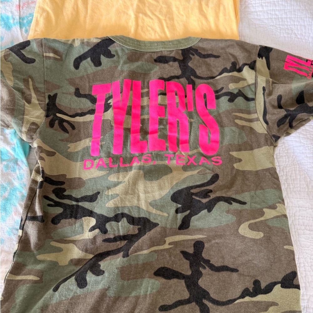 Bundle of 3 trendy t-shirts! - Picture 3 of 4